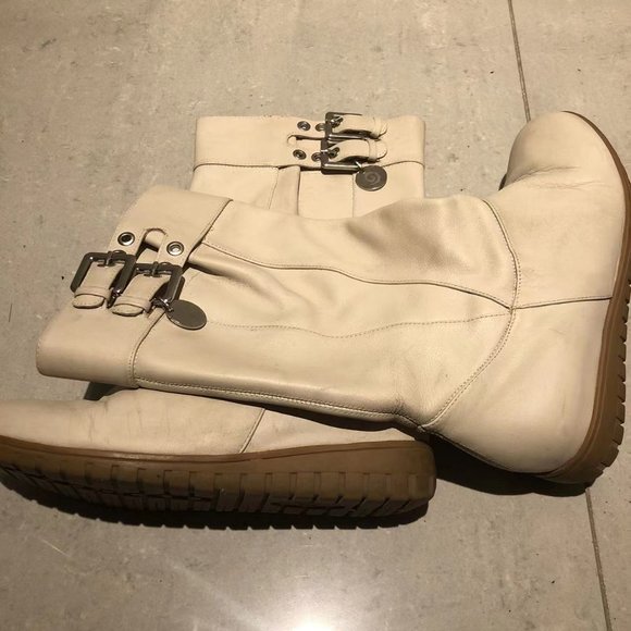 Moving sale- Ladies white leather mid-shaft flat boots - size 7.5 - Picture 3 of 9